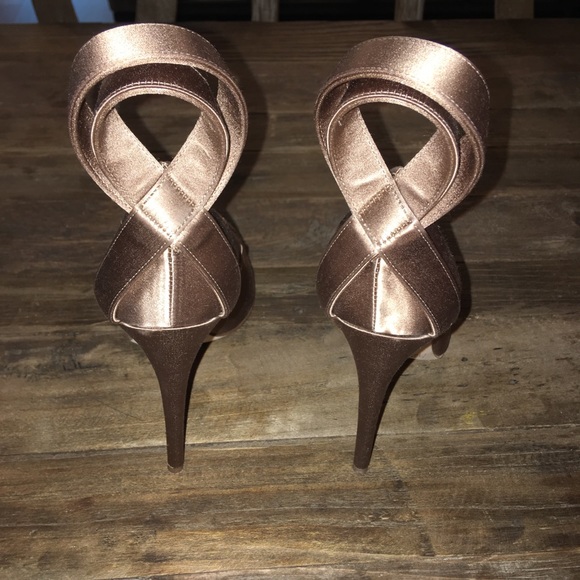 SOLD.. Rousseau Satin Gorgeous Pumps! - Picture 2 of 8